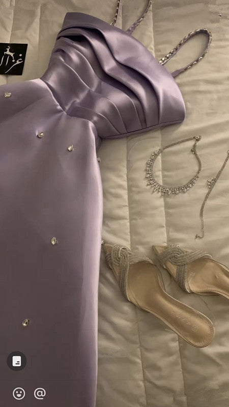 Robe de soirée longue en satin lilas à bretelles spaghetti sans manches et mignonne avec perles C3282