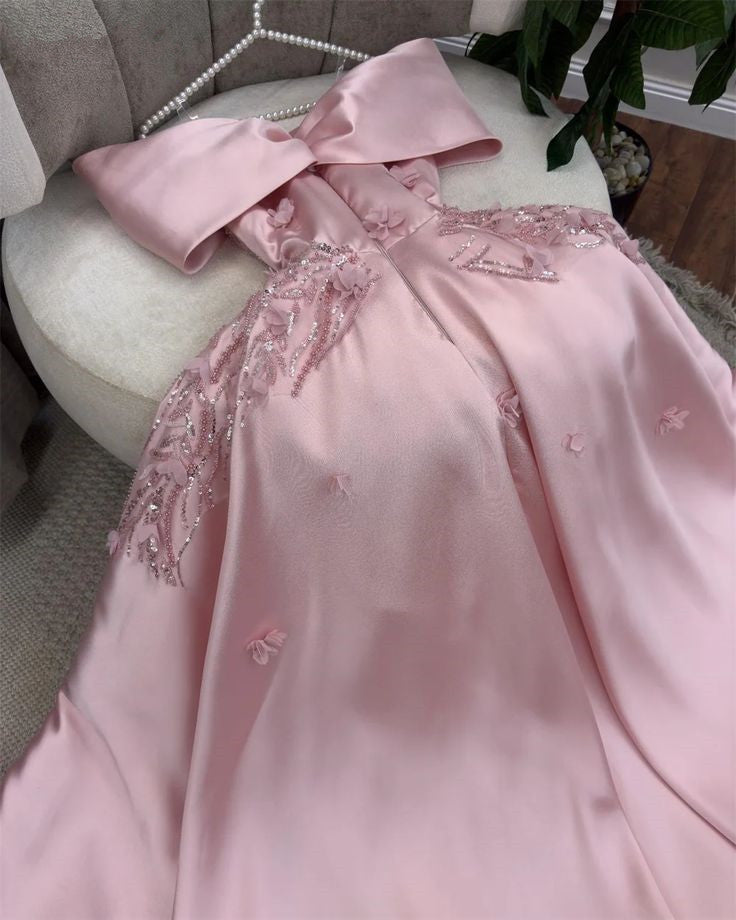 Robe de soirée longue en satin rose à épaules dénudées et jolie robe de bal longue en perles C3283