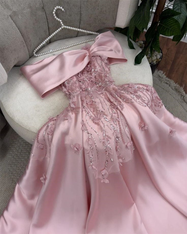 Robe de soirée longue en satin rose à épaules dénudées et jolie robe de bal longue en perles C3283