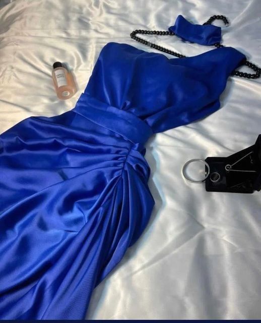 Robe de soirée plissée longue en satin bleu royal à une épaule et ligne A élégante Robe de bal Robe de soirée C3286