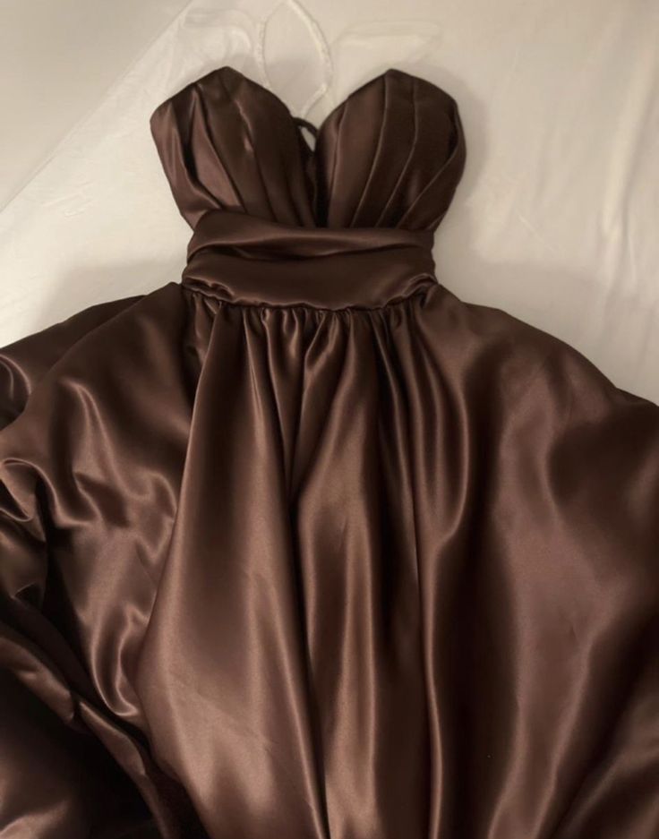 Robe de soirée plissée marron à bretelles spaghetti élégantes en forme de A Robe de bal Robe de soirée C3294