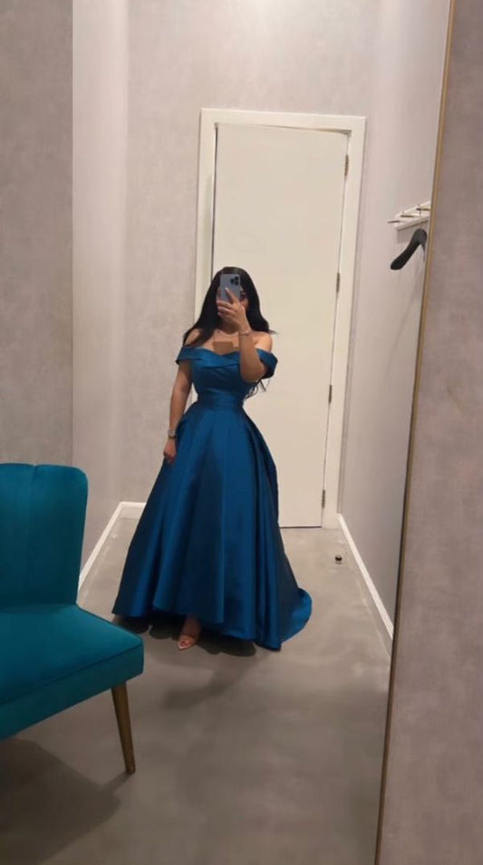 Robe de bal sexy à épaules dénudées et ligne A bleue avec longue robe de soirée plissée en satin C3302