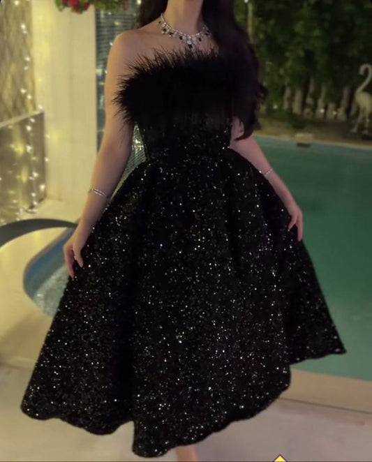 Robe de bal sexy sans bretelles à paillettes noires, robe de bal longue, robe de soirée avec plumes C3315