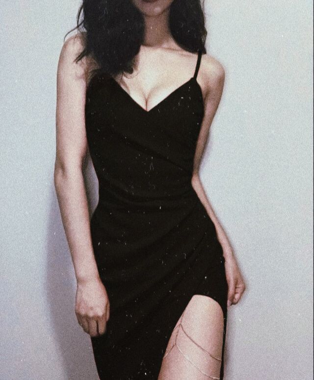 Robe de soirée longue à paillettes noires et bretelles spaghetti élégantes C3343