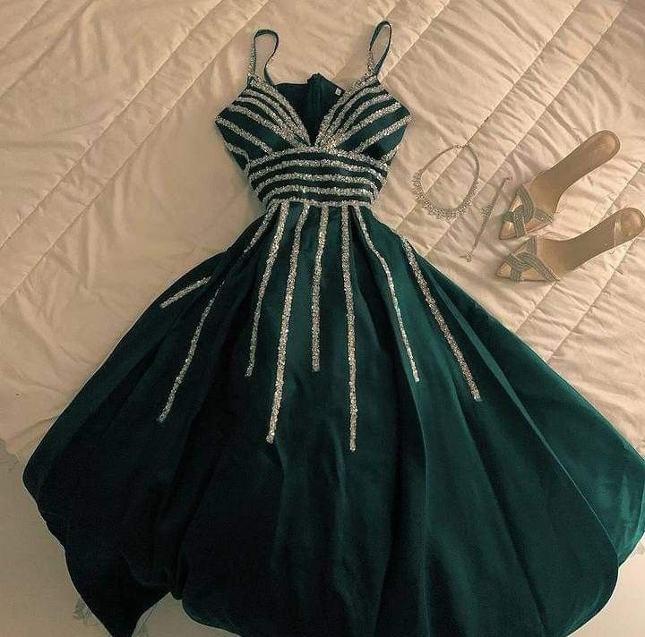 Robe de soirée longue élégante à bretelles spaghetti en ligne A, vert foncé, C3359