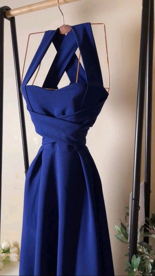 Robe de soirée élégante en satin bleu royal avec licou et volants C3361