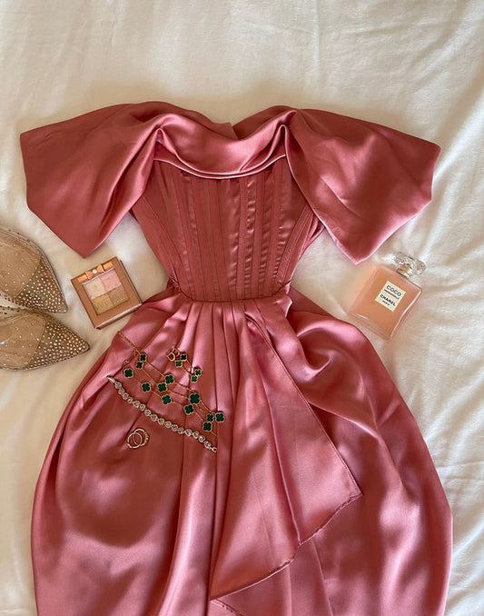 Robe de soirée longue en satin rose à épaules dénudées et jolie ligne A C3378