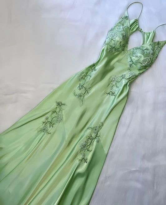 Robe de soirée en satin vert à décolleté en V et dos nu avec perles C3416