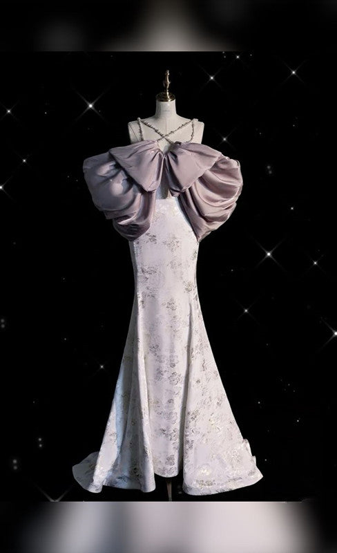 Robe de soirée longue à volants en satin lilas à bretelles spaghetti et jolie sirène C3434