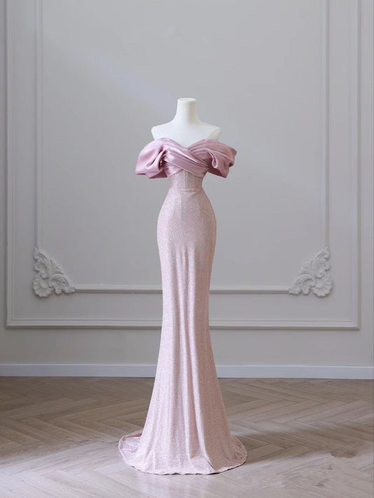 Jolie robe de soirée longue rose à épaules dénudées et à plis C3438