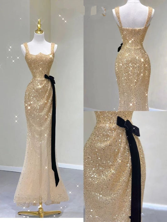 Robe de soirée longue à paillettes dorées et décolleté carré de style sirène C3475