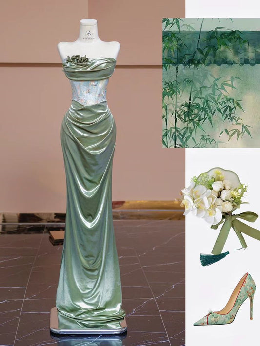 Robe de soirée longue en satin vert à décolleté en cœur et à jolies bretelles C3480