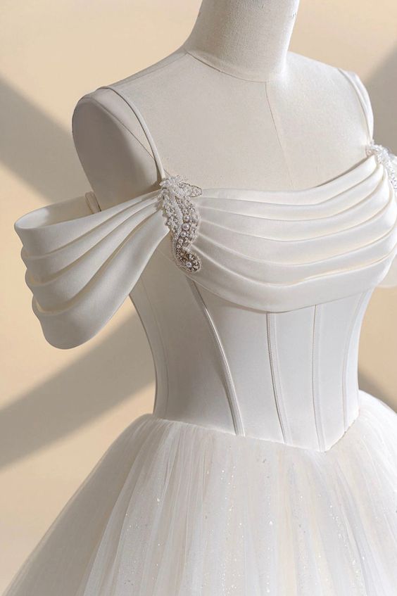 Robe de bal élégante sans bretelles, longue robe de mariée en Tulle blanc avec perles CC351