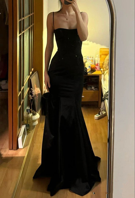 Robe de soirée longue en satin noir à bretelles spaghetti et sirène élégante, tenue d'anniversaire C3541