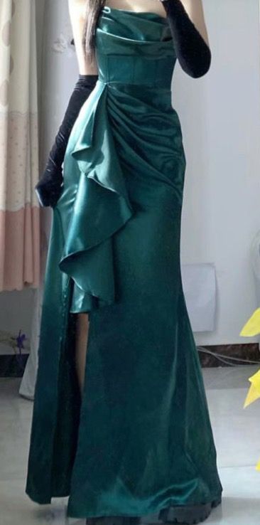 Robe de soirée élégante en satin vert sans bretelles avec fente et longue longueur, tenue d'anniversaire CC3549