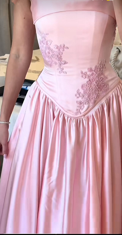 Robe de soirée longue en satin rose à bretelles trapèze élégante, tenue d'anniversaire C3553