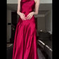 Jolie robe de bal longue en satin rouge à bretelles spaghetti et coupe trapèze C3602