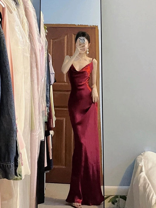 Robe de bal longue en satin bordeaux à bretelles spaghetti et jolie sirène C3603