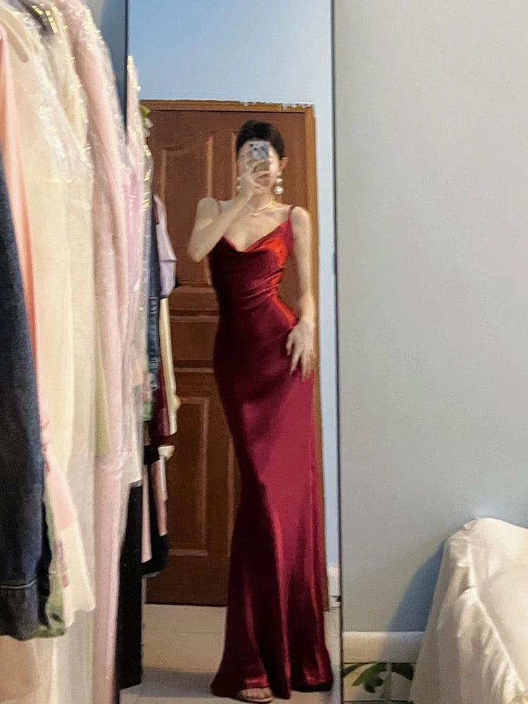 Robe de bal longue en satin bordeaux à bretelles spaghetti et jolie sirène C3603