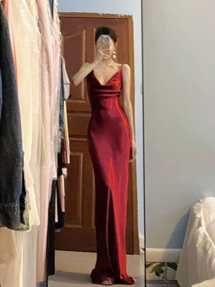 Robe de bal longue en satin bordeaux à bretelles spaghetti et jolie sirène C3603