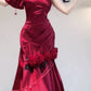 Robe de bal longue en satin bordeaux à une épaule style sirène vintage C3606