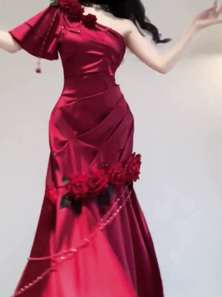 Robe de bal longue en satin bordeaux à une épaule style sirène vintage C3606