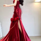 Robe de bal longue en satin bordeaux à une épaule style sirène vintage C3606