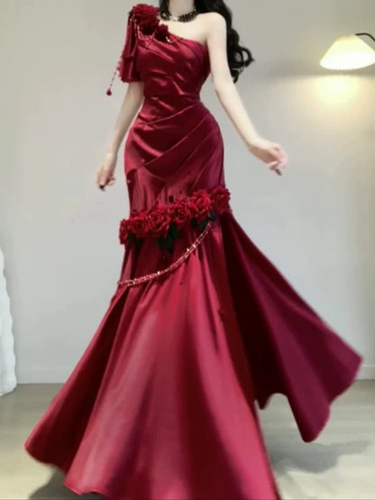 Robe de bal longue en satin bordeaux à une épaule style sirène vintage C3606