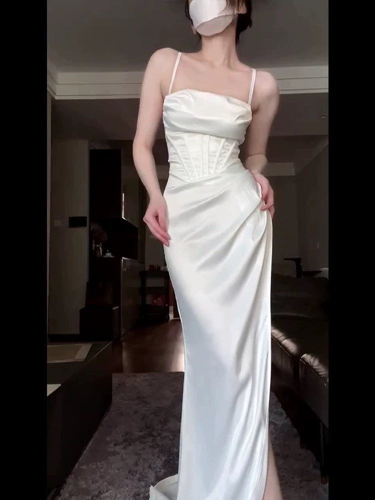 Robe de soirée longue en satin blanc à bretelles spaghetti style sirène vintage C3629