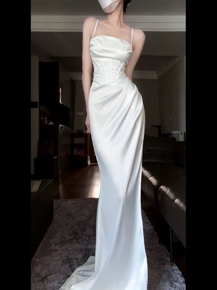 Robe de soirée longue en satin blanc à bretelles spaghetti style sirène vintage C3629