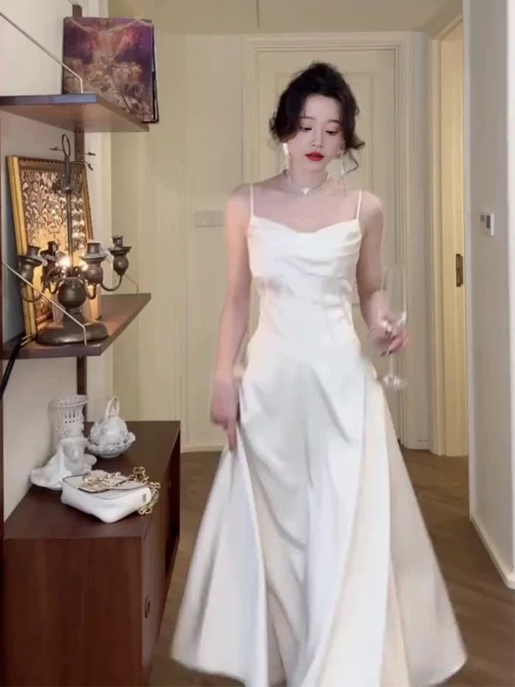 Robe de bal élégante en satin blanc à bretelles spaghetti et ligne A, tenue d'anniversaire C3651