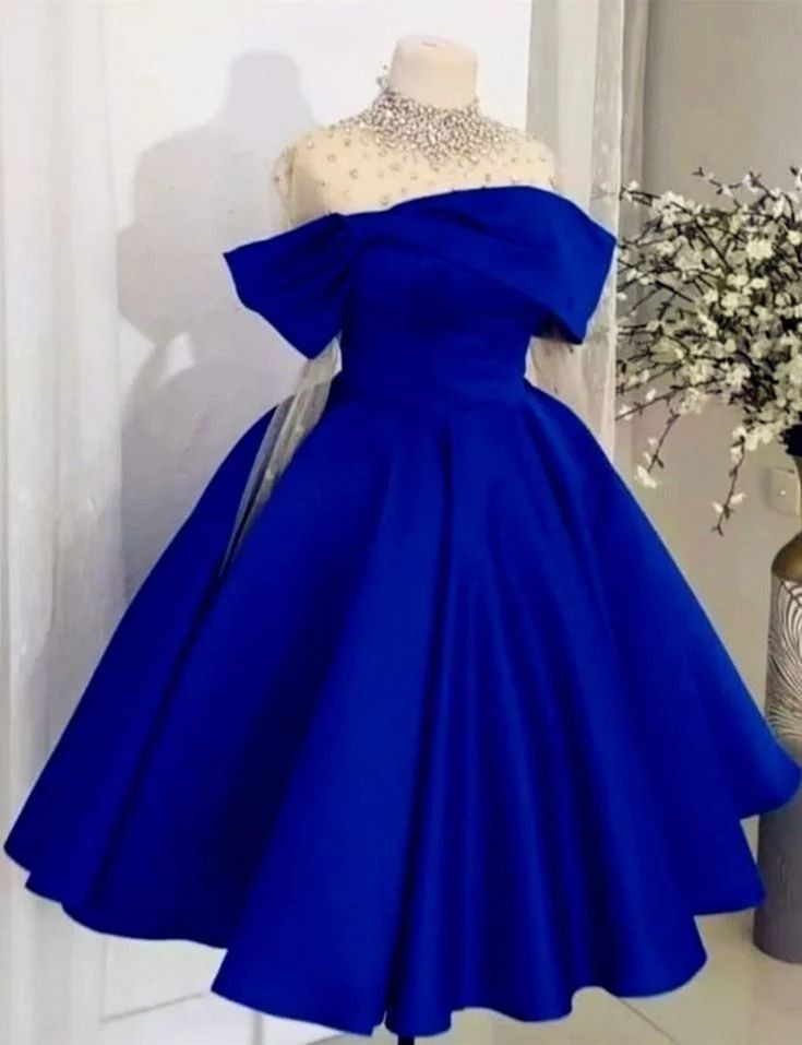 Robe de soirée en satin bleu royal avec jolie robe de bal et perles C3689