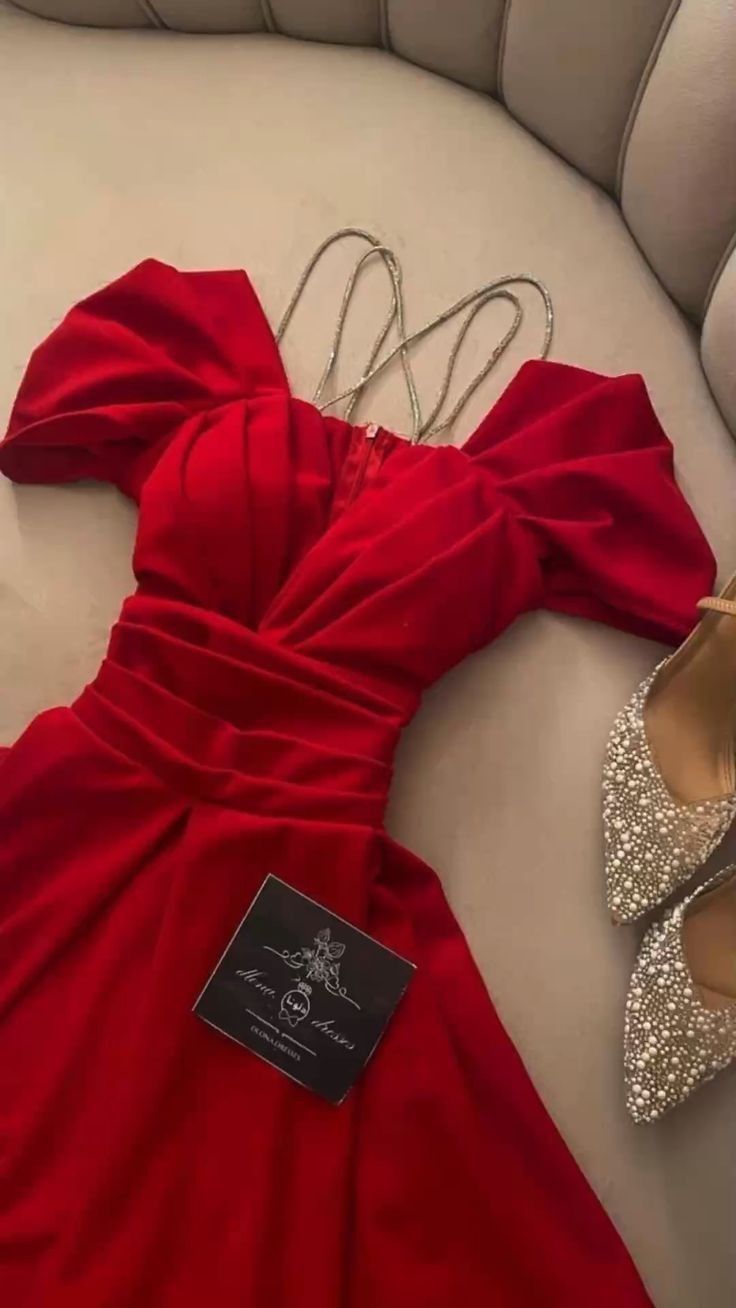 Robe de soirée vintage en satin rouge à bretelles spaghetti et perles, robe de bal C3691