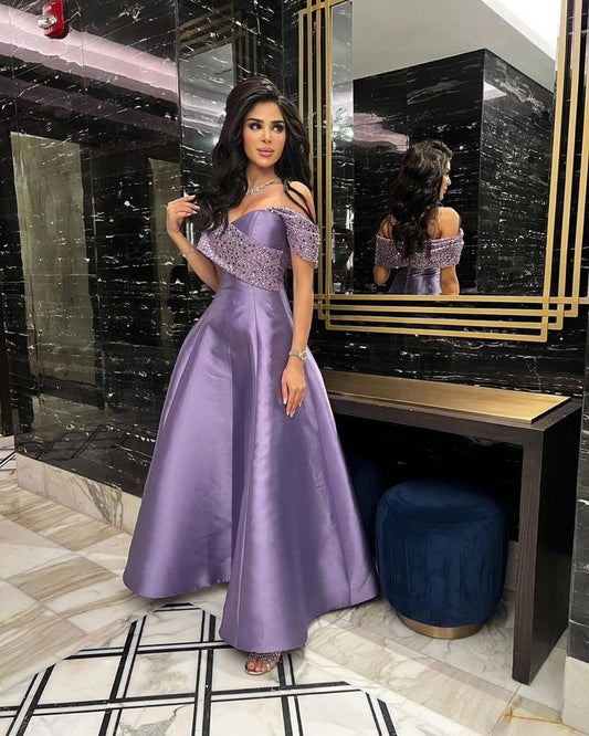 Robe de soirée longue en satin lilas à épaules dénudées et jolie robe de bal C3702