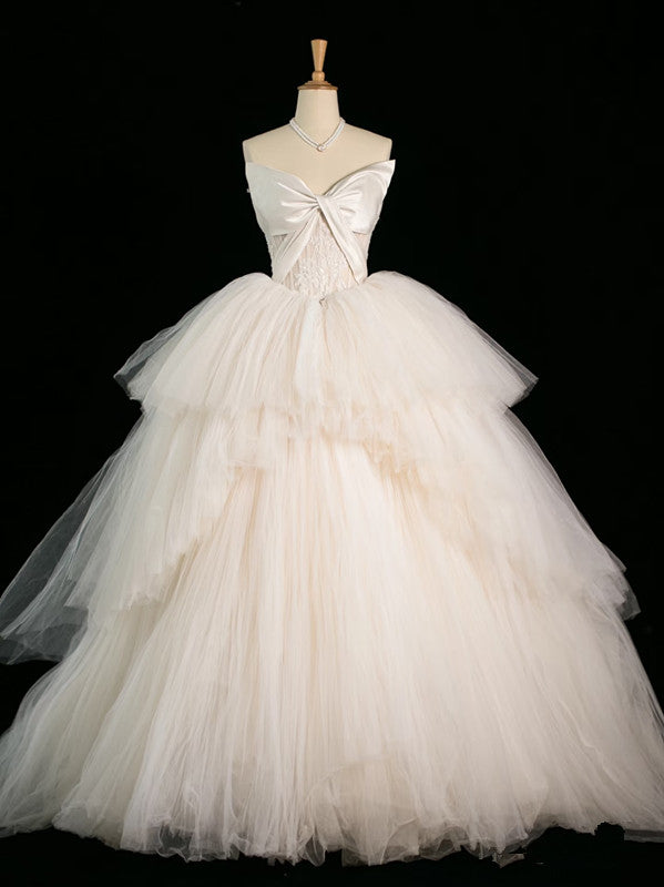 Robe de mariée chic en tulle blanc sans manches et sans bretelles avec volants C3740