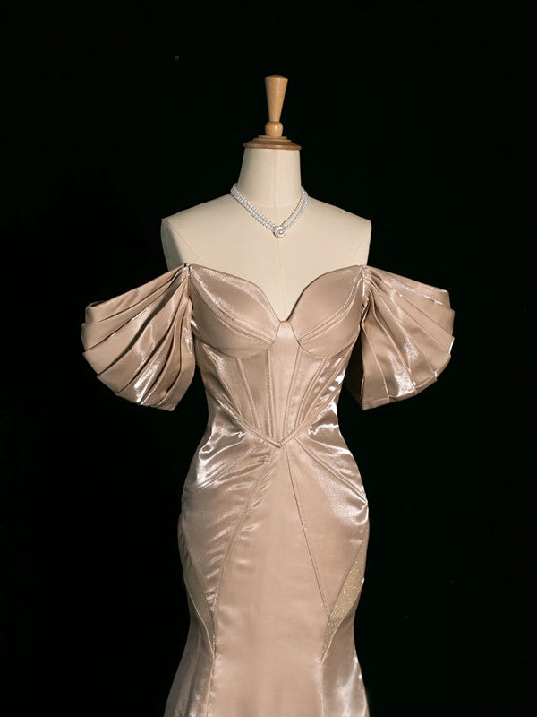 Robe de soirée longue en satin à épaules dénudées et jolie sirène couleur champagne C3762