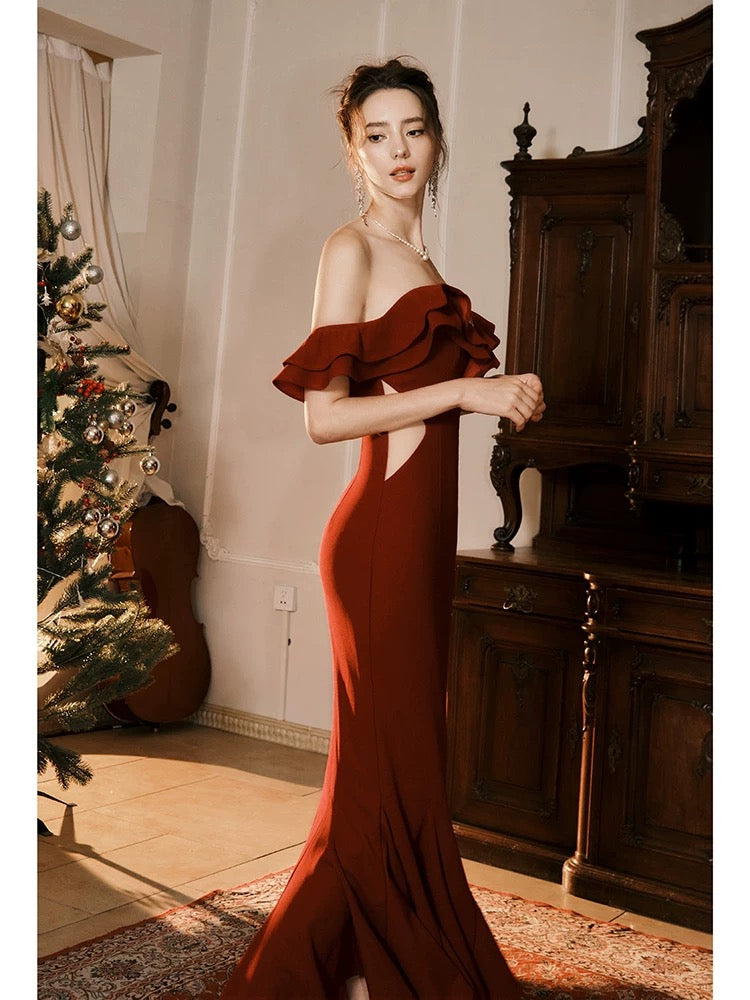 Robe de soirée longue en satin bordeaux à épaules dénudées et jolie sirène C3788