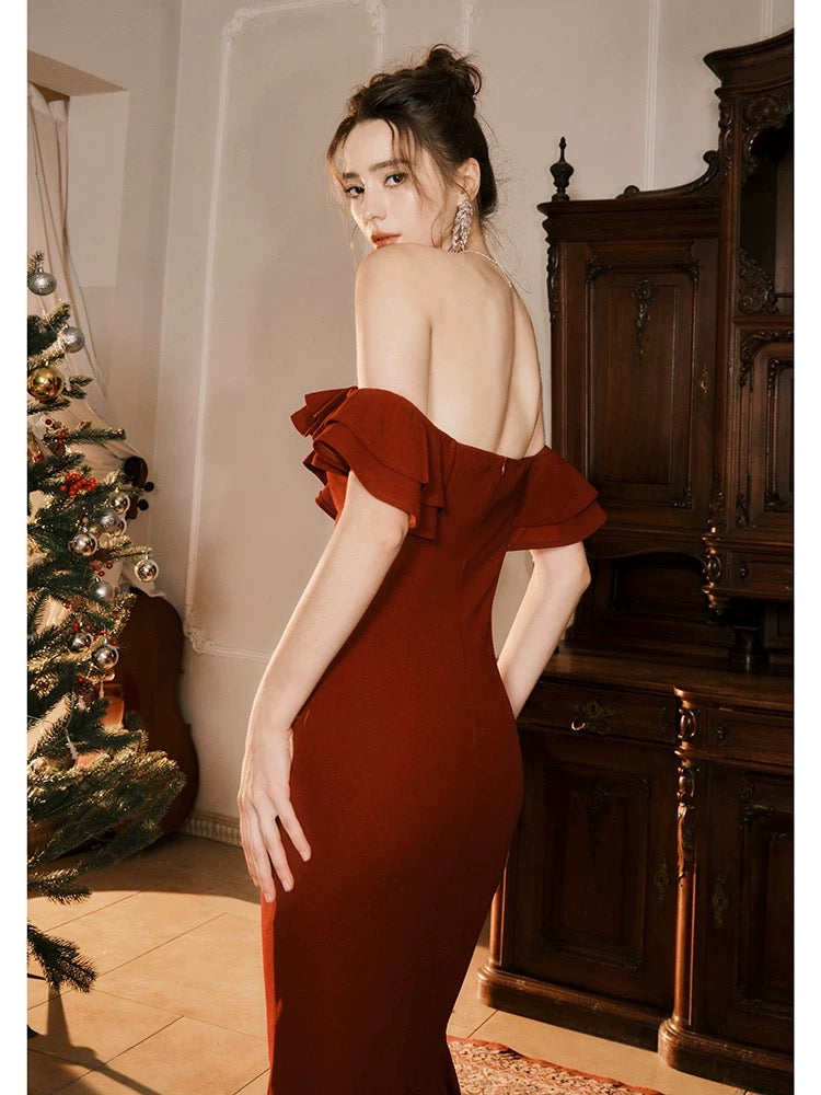 Robe de soirée longue en satin bordeaux à épaules dénudées et jolie sirène C3788