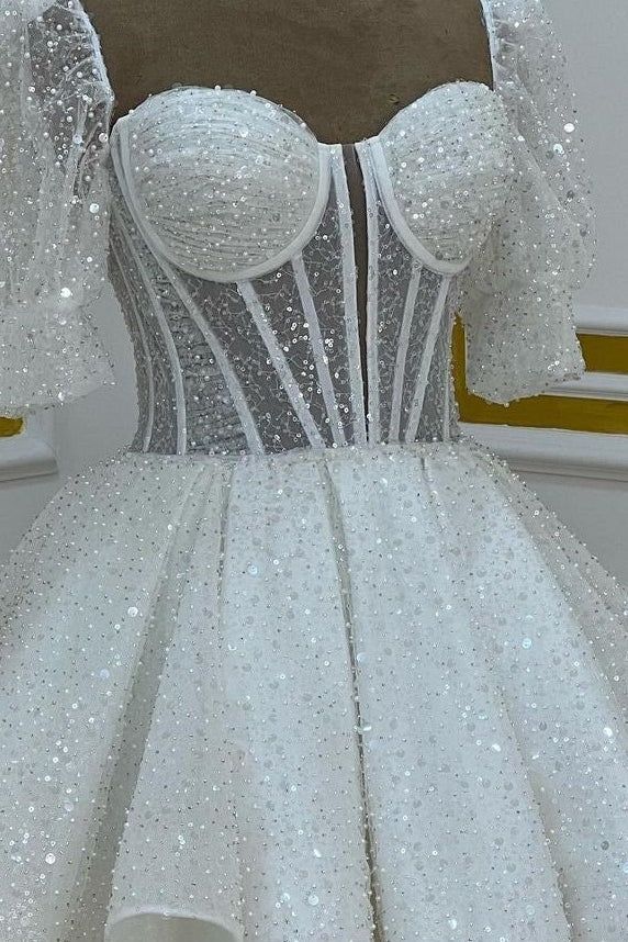 Robe de soirée courte à paillettes et manches bouffantes C395