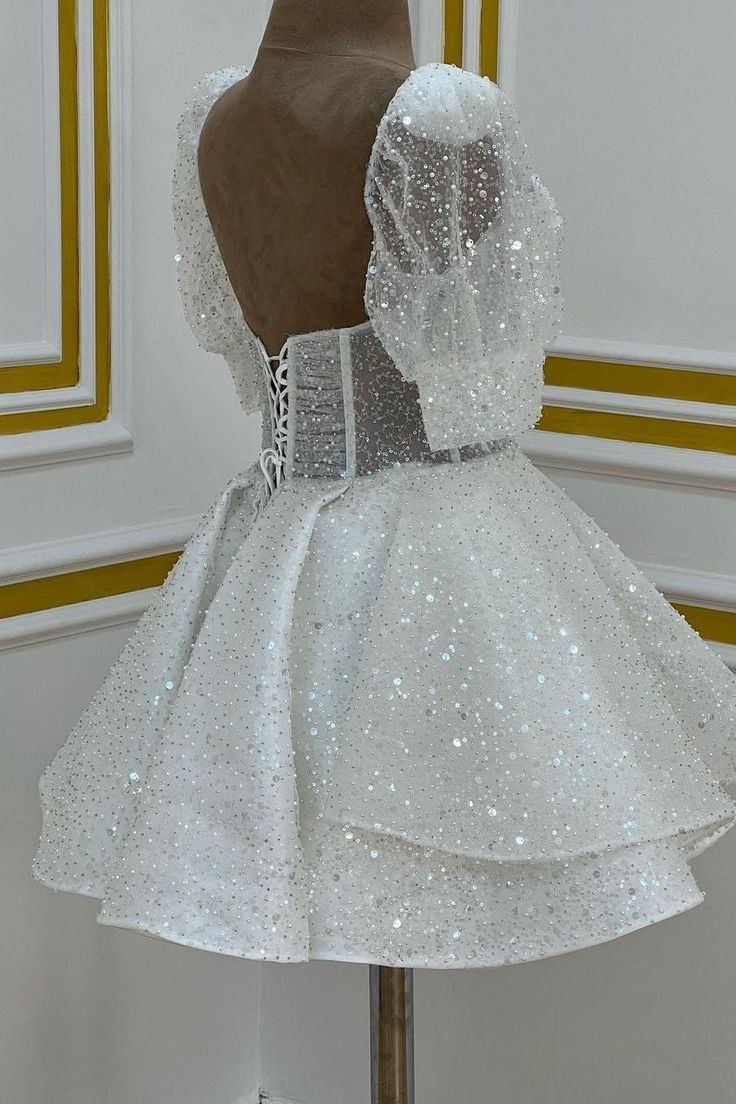 Robe de soirée courte à paillettes et manches bouffantes C395