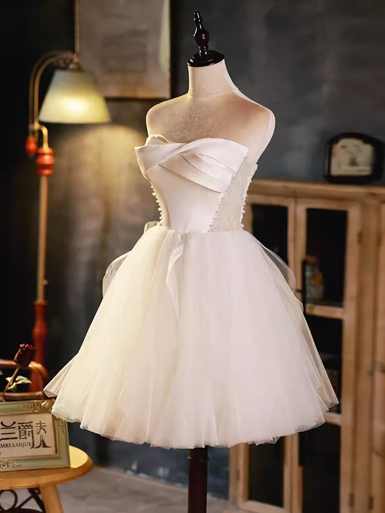 Elegant Ball Gown Straplesss Tulle Party Dress White Homecoming Dresses C432