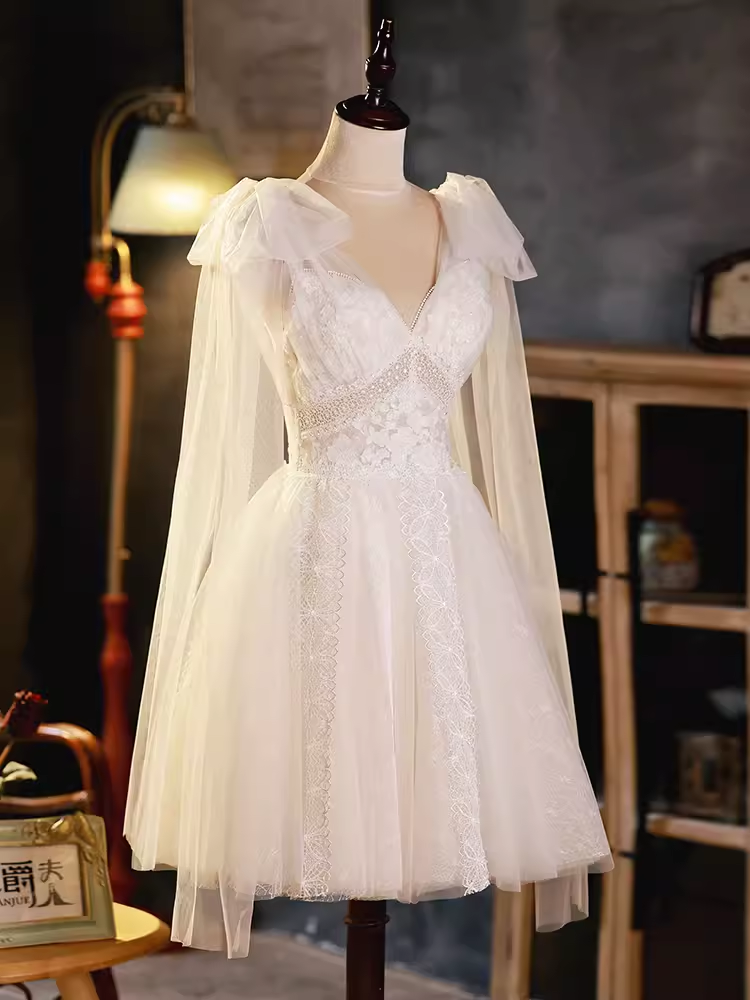 Elegant Ball Gown V Neckline Tulle Party Dress Lace White Homecoming Dresses C439