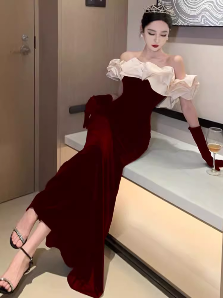 Robes de bal sexy sirène en velours bordeaux avec gants C43