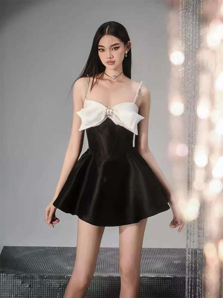 Robe trapèze noire courte et sexy, tenue de soirée pour 19e anniversaire, C523