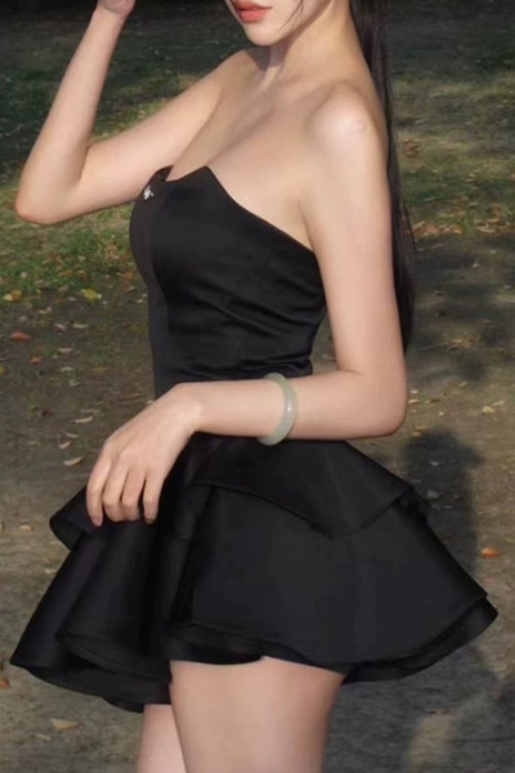 Chic Strapless Black Satin Short Prom Dresses Layered Black Homecoming Dresses C564