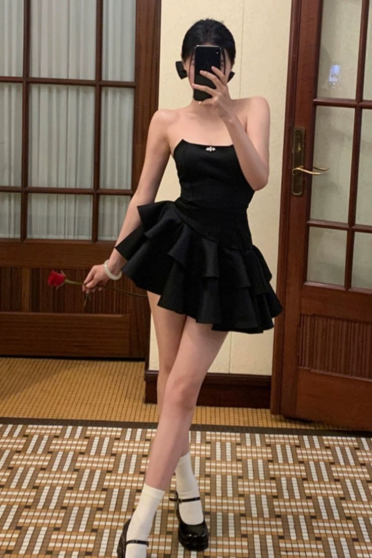 Chic Strapless Black Satin Short Prom Dresses Layered Black Homecoming Dresses C564