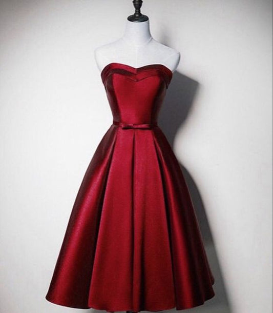 Une ligne sans bretelles en satin bordeaux longueur de thé robes de bal robe de soirée C725