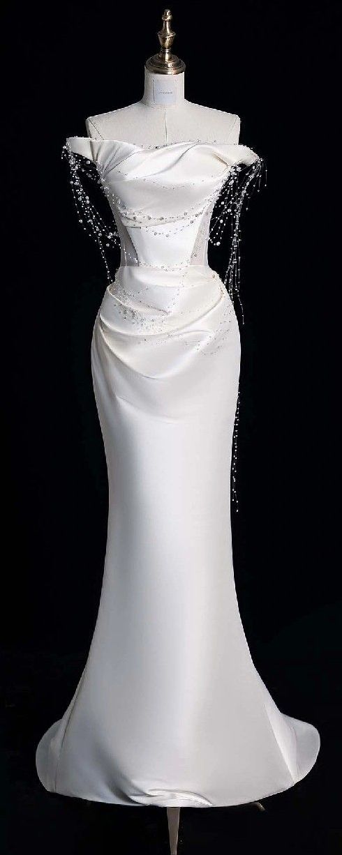 Robes de mariée sirène de conte de fées robe de mariée en Satin blanc à épaules dénudées C764