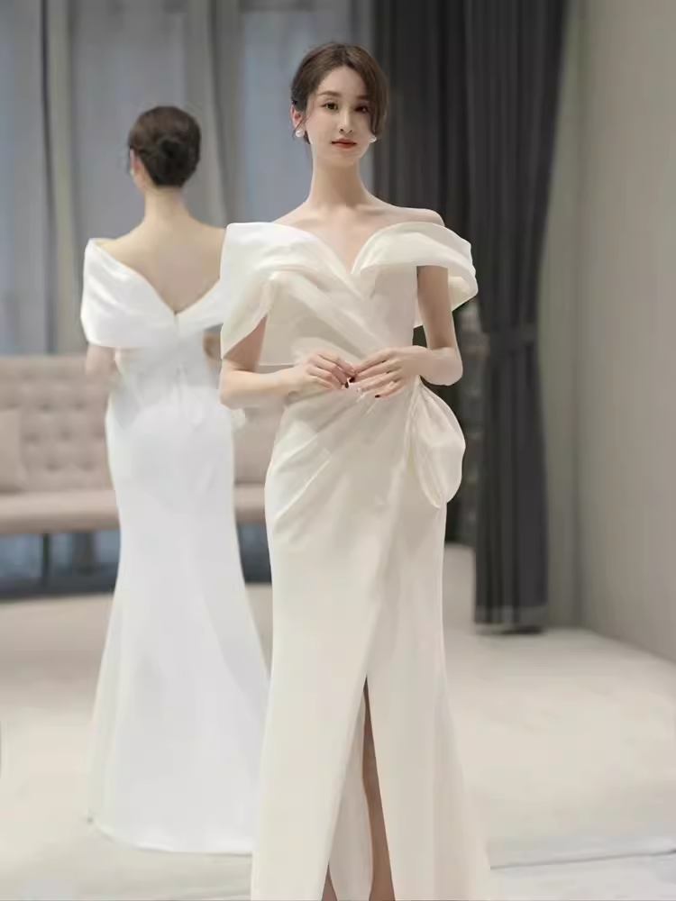 Robe de mariée longue en satin blanc à épaules dénudées et sirène de conte de fées C841