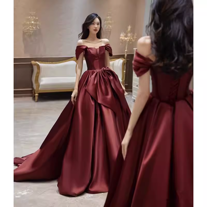 Robe de bal longue sexy en satin bordeaux à épaules dénudées et coupe A C843